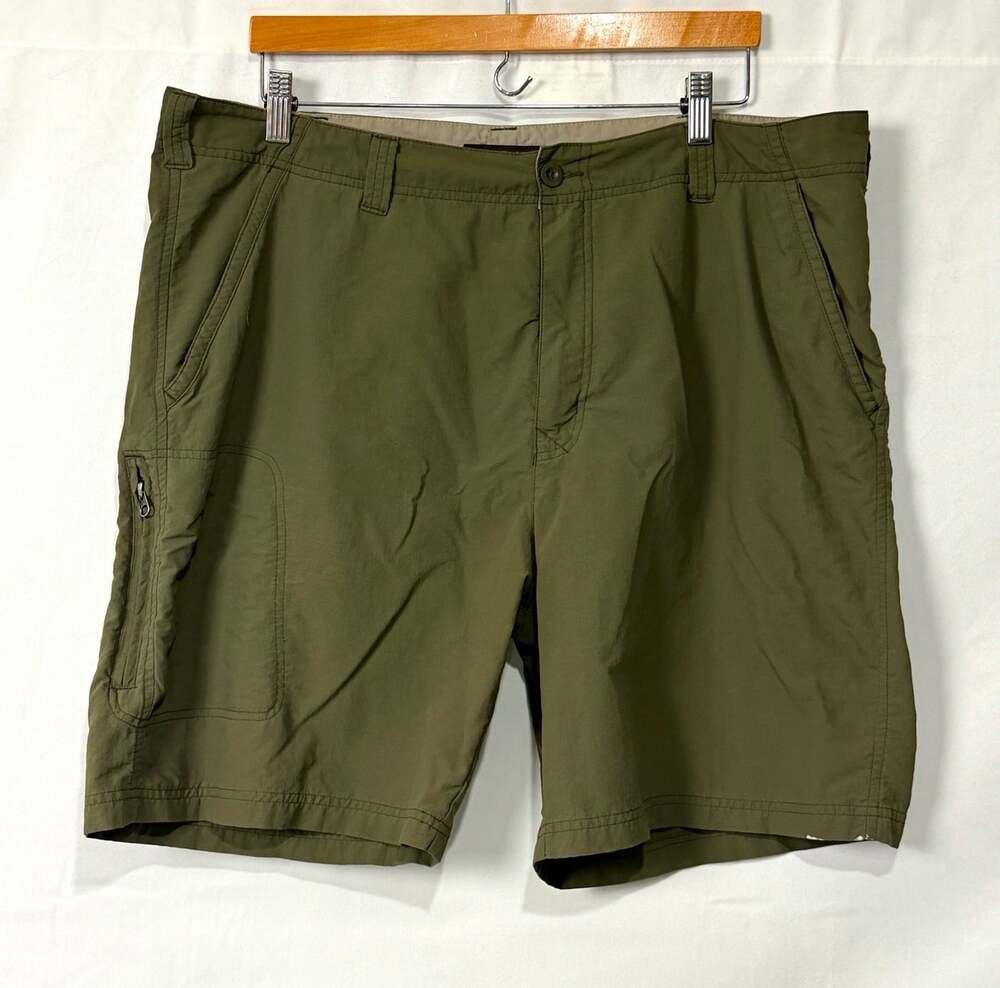 Royal Robbins Mens Green Nylon Cargo Shorts Zip Pockets Flat Front